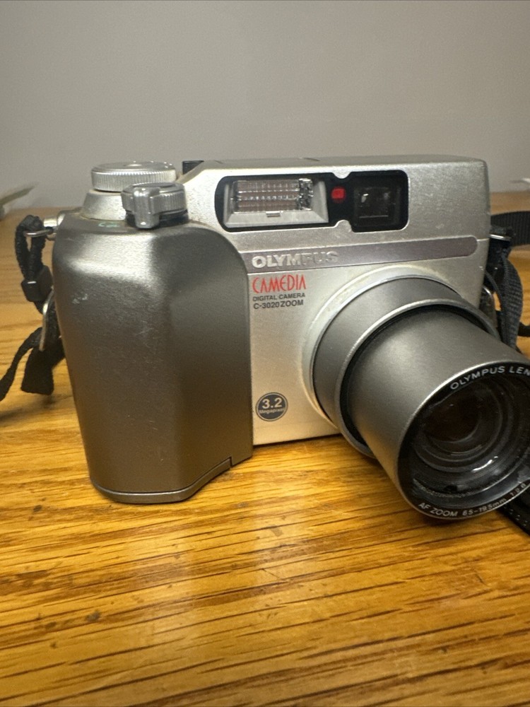 Olympus CAMEDIA C-3020 3.2MP Digital Camera Works. No Memory Card
