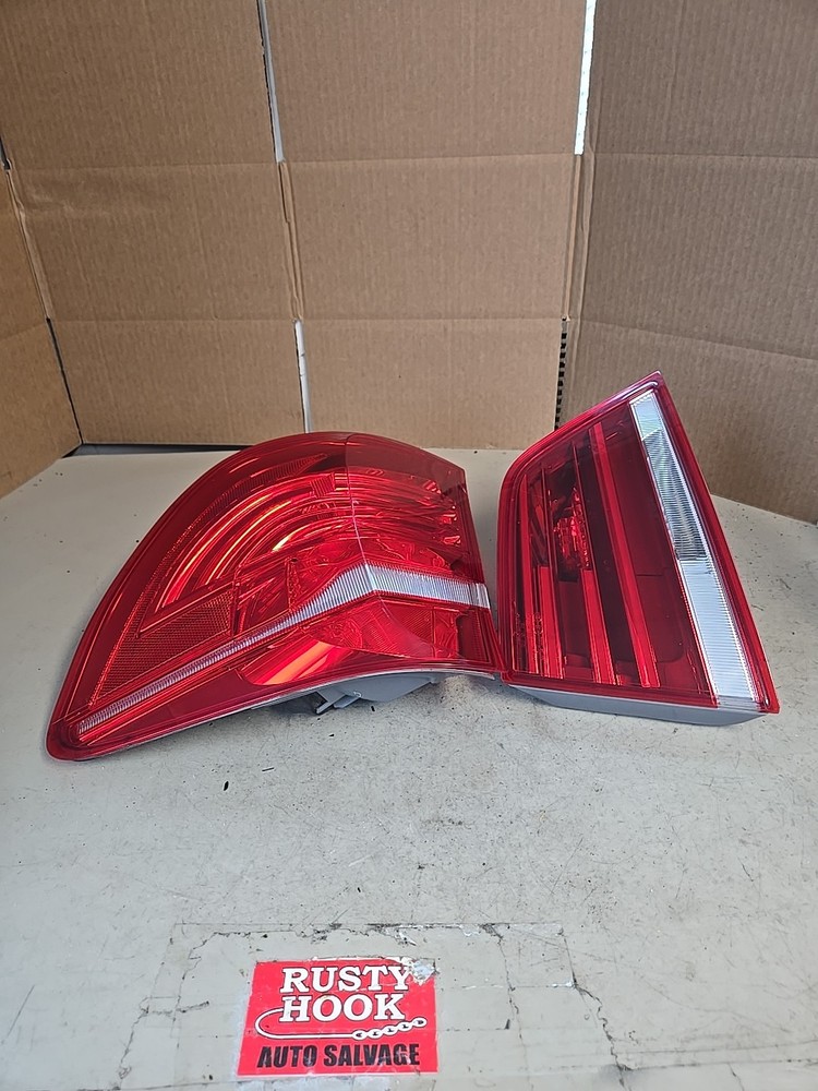 2011-2017 BMW X3 RIGHT REAR TAIL LIGHT SET 2 7220240-11 7217310-11