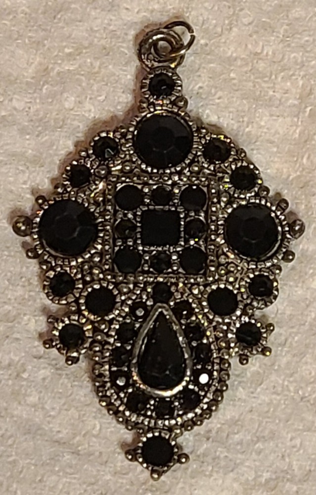 Elegant Chain Cluster Faux Onyx Acrylic Stone Pendant Necklace