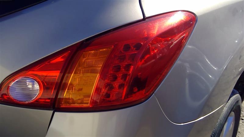 09-10 Nissan Murano Passenger Tail Light Quarter Panel Mount 717684