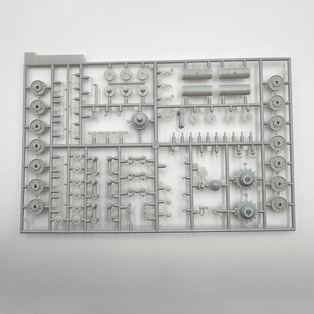 1/35 Dragon JSU-122S/152 Model Kit #6047 - Wheels & Suspension Parts B Sprue