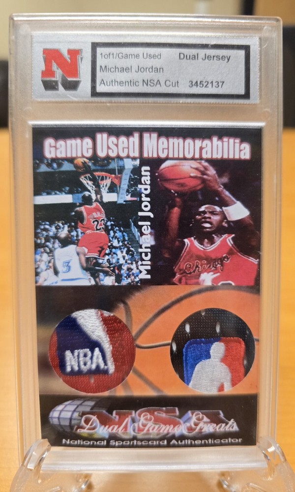 Parche de recuerdos de camiseta doble usada Michael Jordan juego reliquia. 1 de 1.  Encerrado.