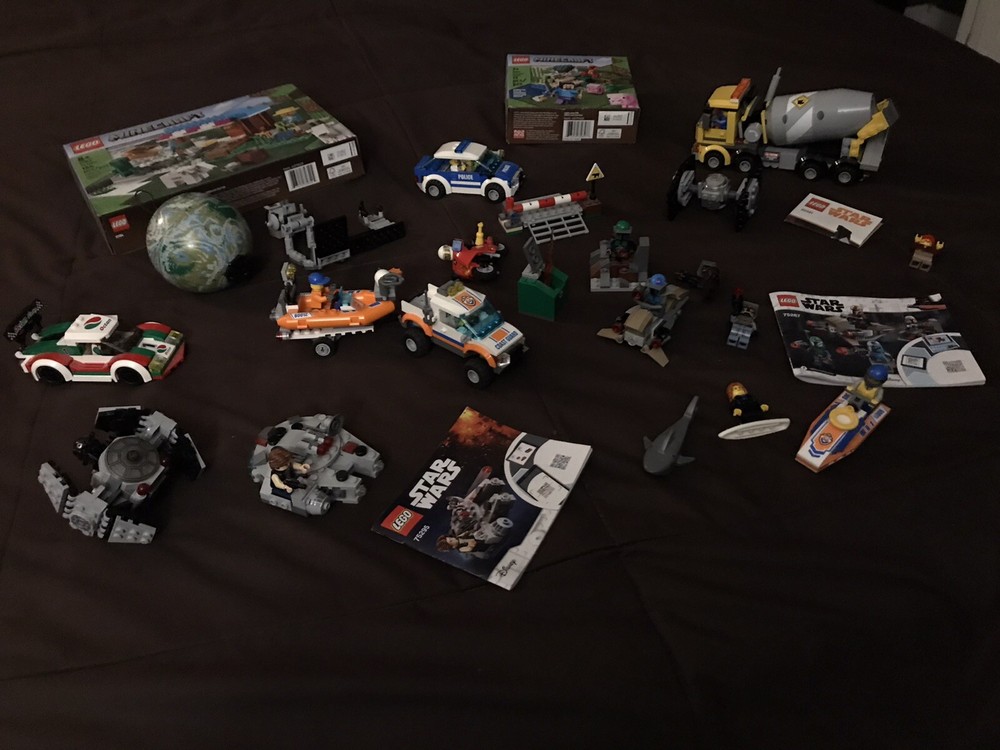 Massive 13-Piece Lego Bundle – Star Wars, City & Minecraft Sets