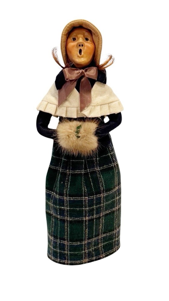 Byers Choice Collection Caroler Woman Plaid Shirt Bow With Muff 2006 HTF