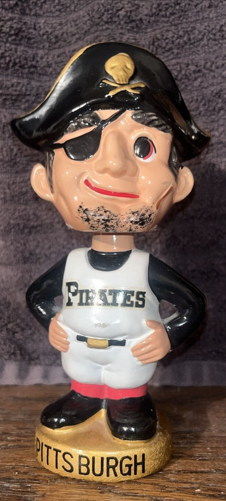 Pittsburgh Pirate Mascot Head 1966 Gold Base/Bobbing Head/ Nodder/Bobbin Head