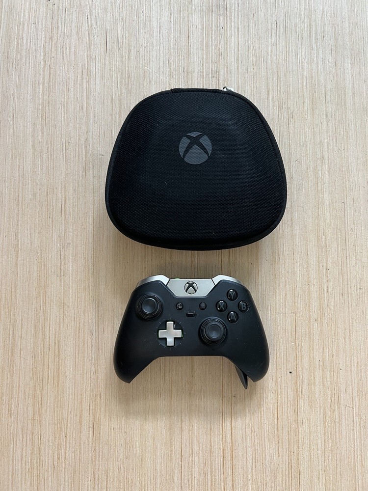 Microsoft Xbox One Elite 1698 Controller W/ Case Untested