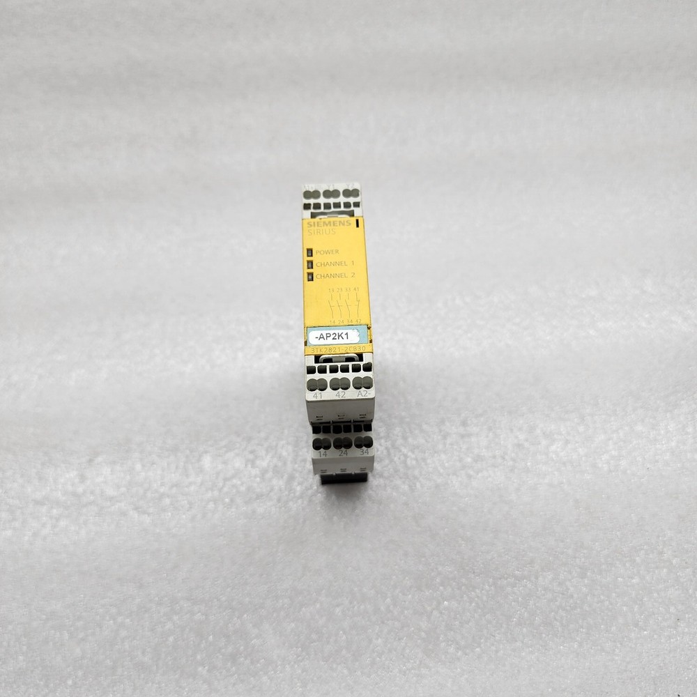 SIEMENS 3TK2821-2CB30 SAFETY RELAY