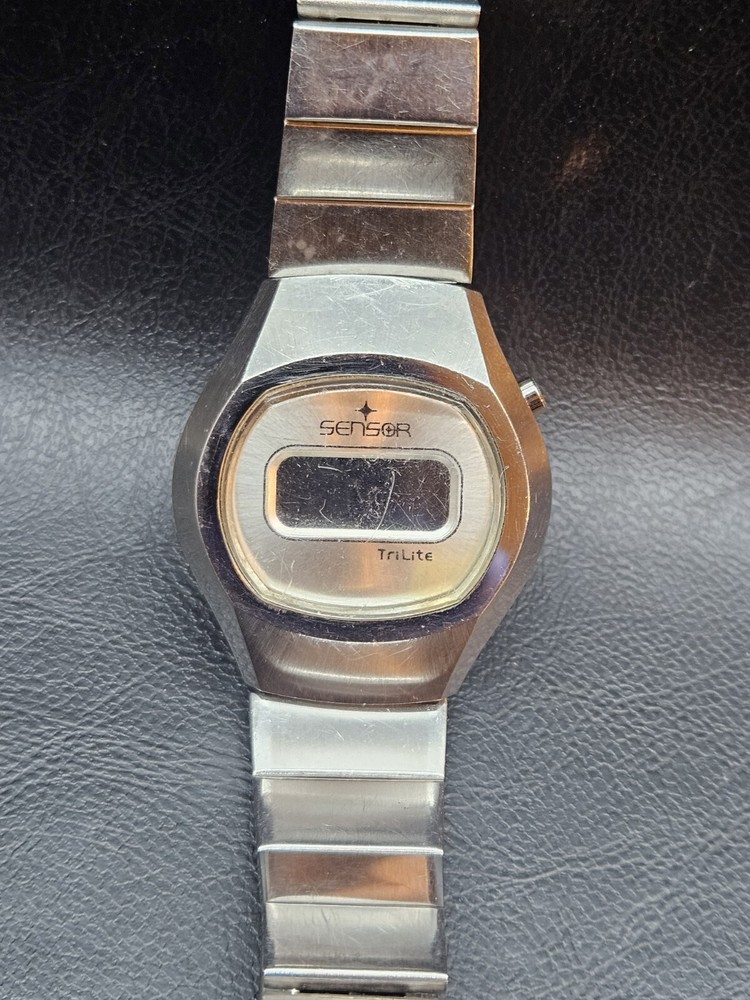 Vintage Digital Mens Silver Tone Wrist Watch For Parts Or Repair As Is
