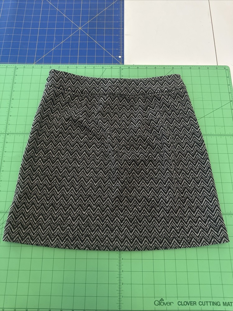 Black & White Chevron Loft Skirt - Women's Size 2