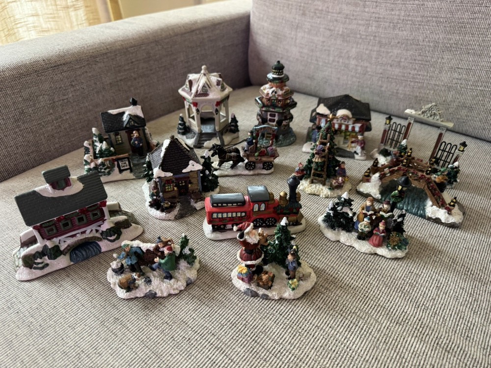 VTG Ceramic Christmas Village Lot 14 Cobblestone Corners windham heights 2005