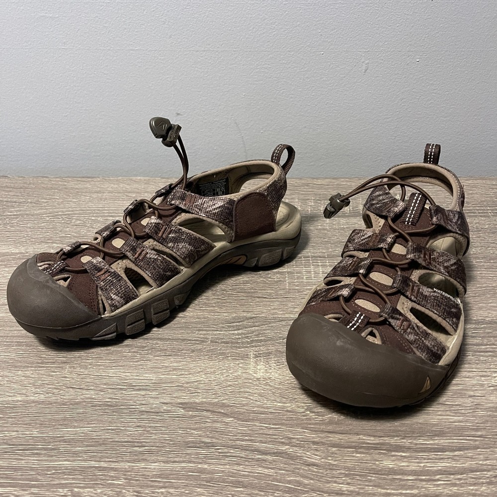 Keen Newport H2 Mens Sandals Size 8.5 Camo Waterproof Slingback Hiking Shoes