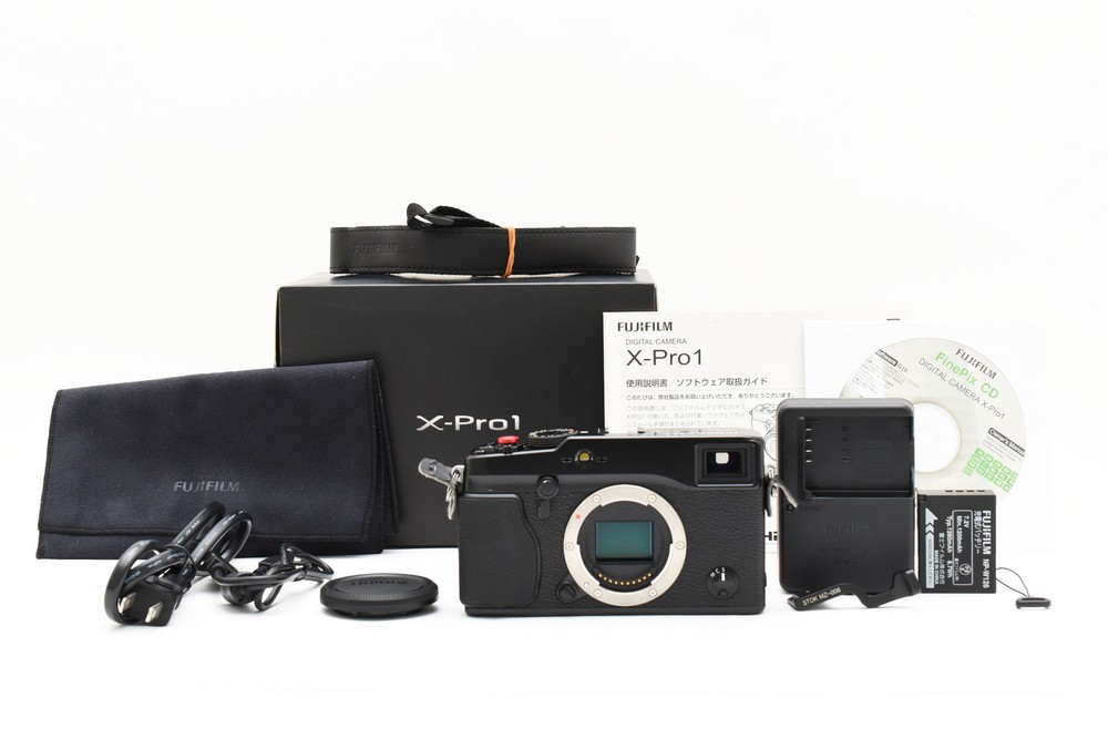 MINT Fujifilm X-Pro1 16.3MP Mirrorless Camera Black Body Japan w Box
