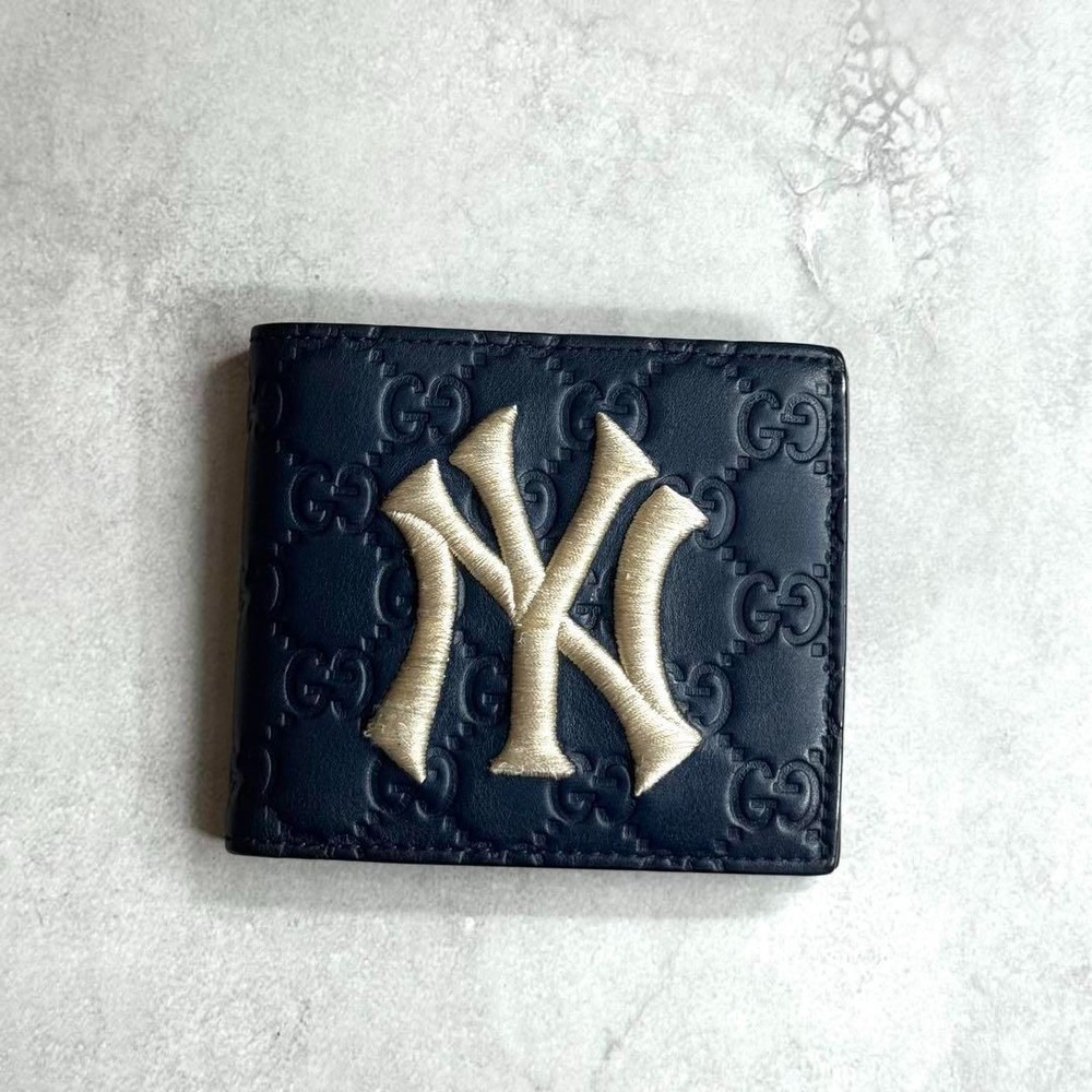 GUCCI x NY Yankees Navy Leather Bifold Wallet with Embroidery 547785