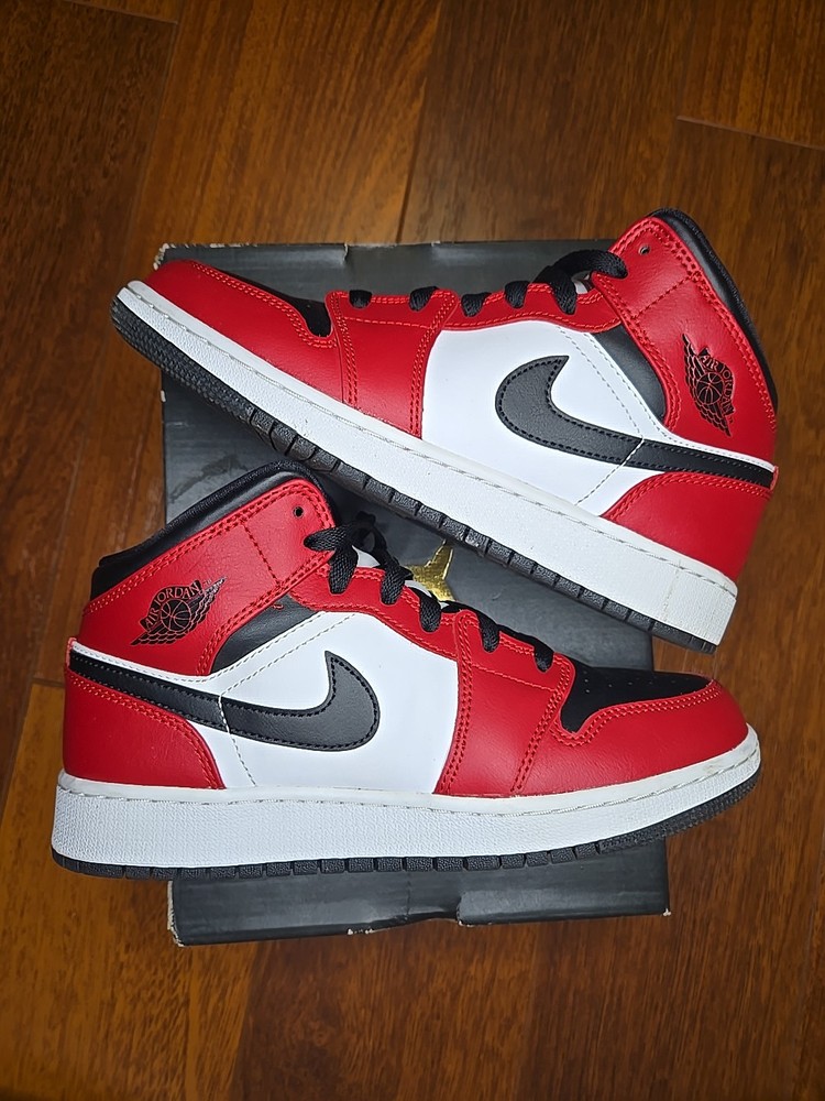 Air Jordan 1 Mid GS 'Chicago Black Toe' Sz-6Y Mint Condition OG All Ships Immedi