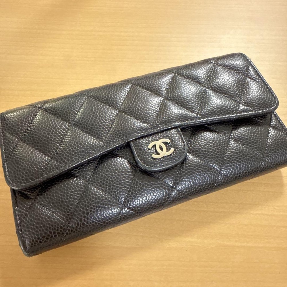 Chanel Caviar Leather Skin Wallet with Classic Stitching