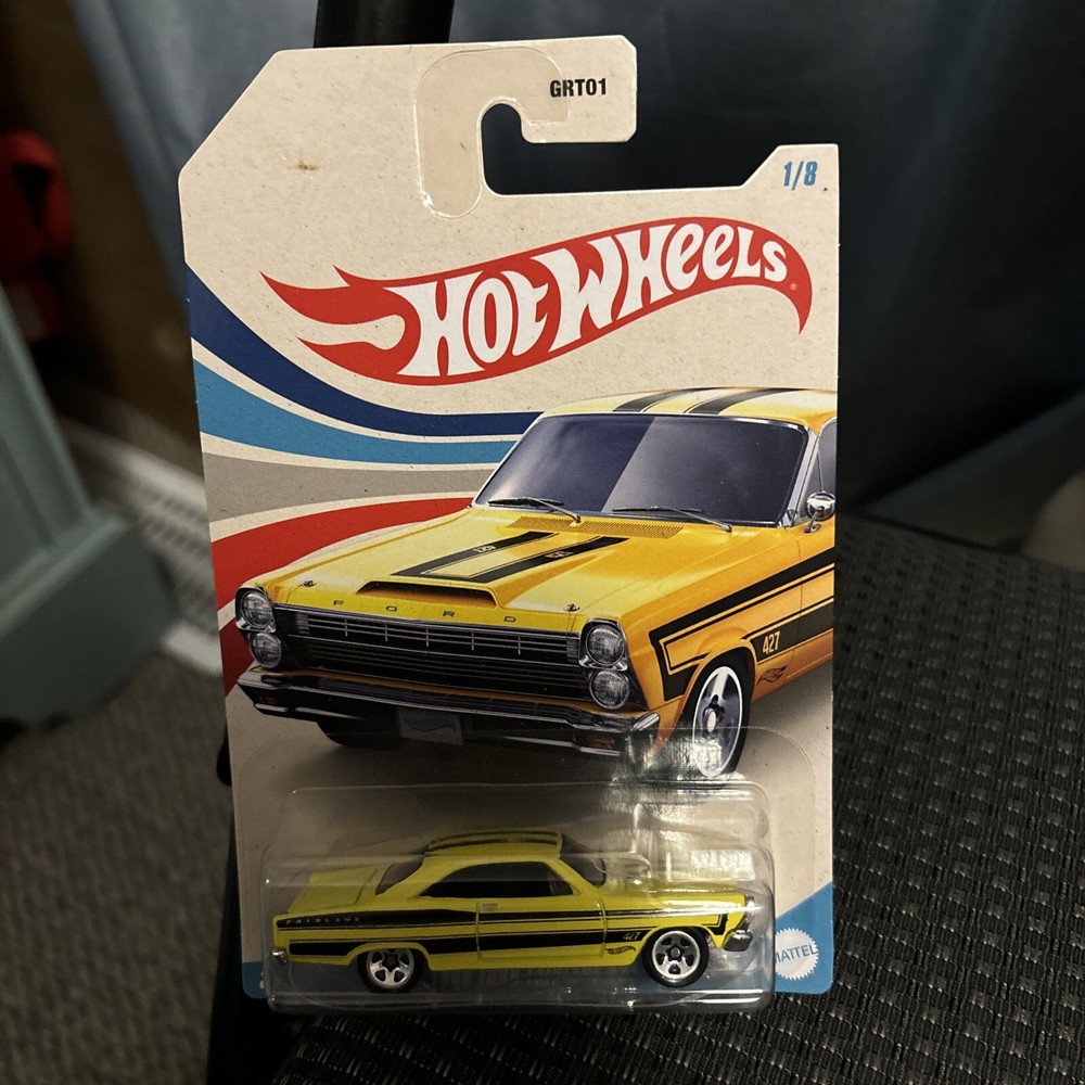 Hot Wheels Vintage American Muscle 1966 Ford Fairlane 427 1/8 Yellow HRR21