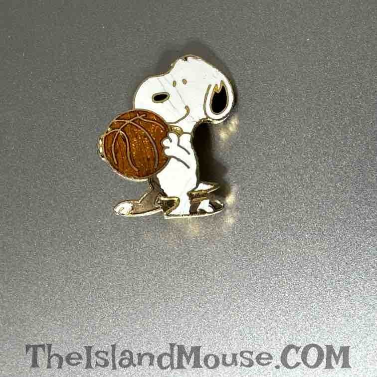 Vintage Snoopy Basketball Enamel Clasp Pin Peanuts Collectible U2:258