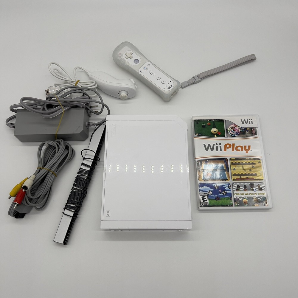 Nintendo Wii White Bundle with Wii Play RVL-001 GameCube Compatibility Included