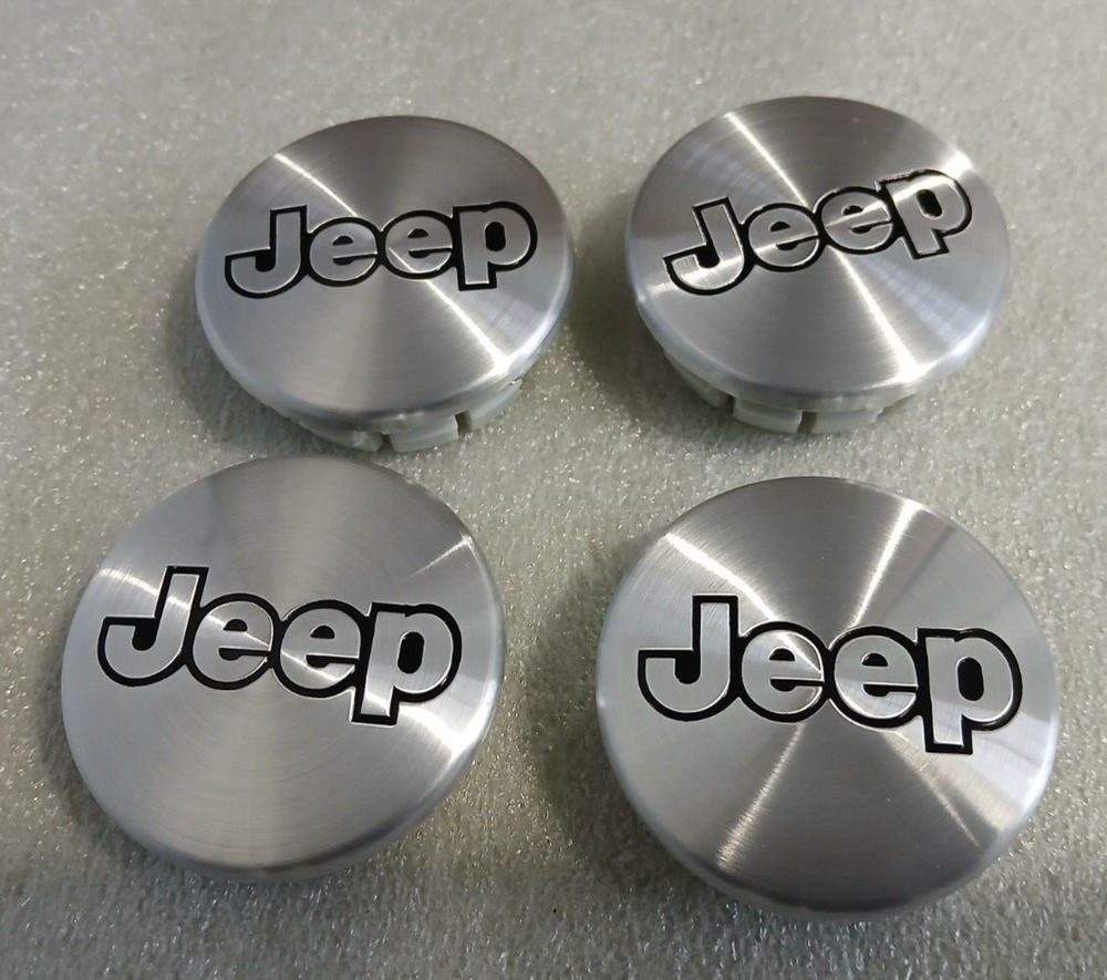JUEGO DE 4 TAPACUBOS CENTRALES DE RUEDA JEEP PLATA CEPILLADA 55 mm/2,16 pulgadas LIBERTY GRAND CHEROKE