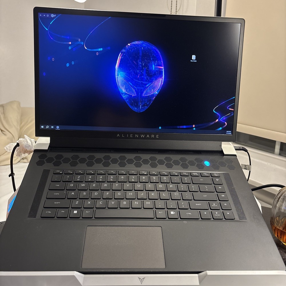 [GIFT INCLUDED] Alienware X17 R1 i7-11800H -16GB RAM - 1TB SSD - RTX 3060 360hz
