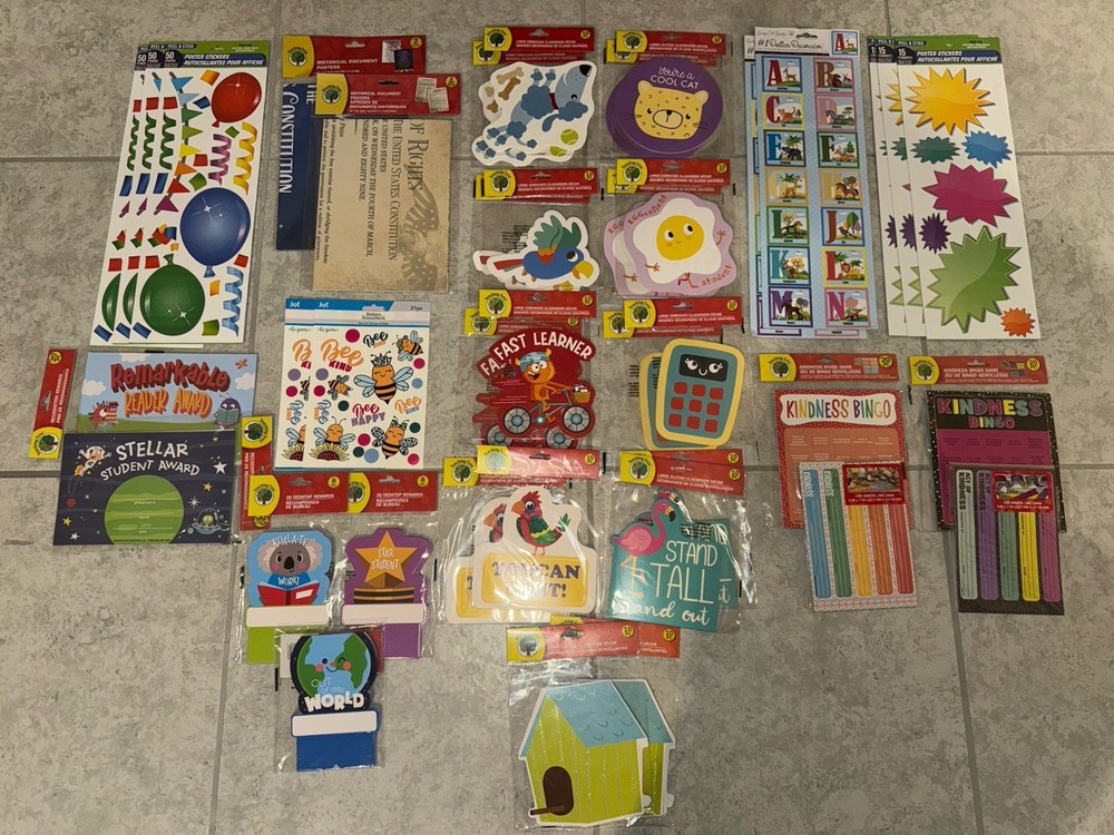 Teacher Classroom / Bulletin Board Decoration Accents Lot of 600 Pieces 39 Pack