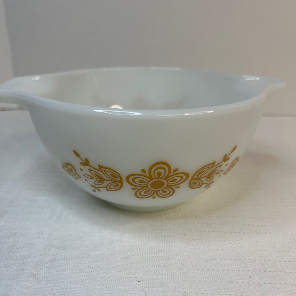Vtg White Pyrex 441 Butterfly Gold Mixing Bowl  1 1/2 PT. 1.5 Pint