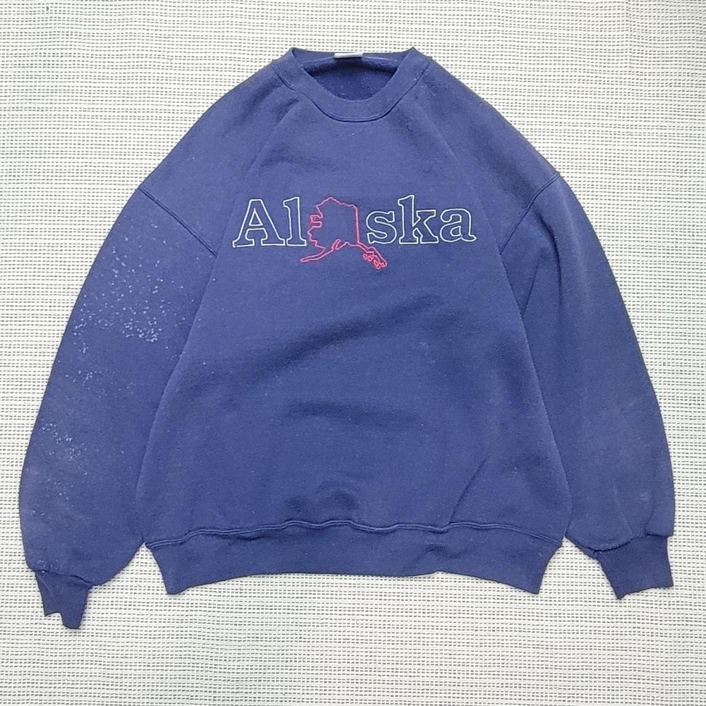 Vintage 90s, all embroidered Alaska, navy blue crewneck sweatshirt