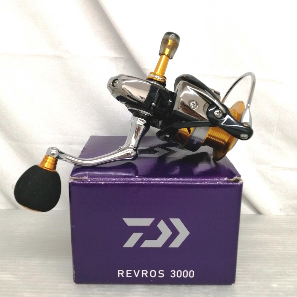 Daiwa 15 Revros 3000 Spinning Reel for Saltwater and Freshwater Fishing