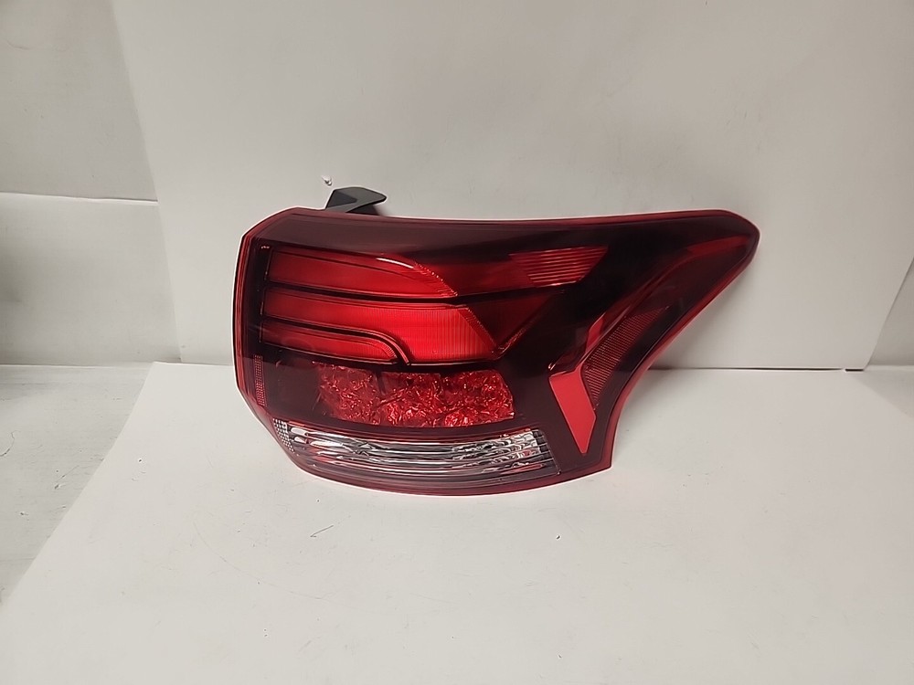 2016 - 2020 MITSUBISHI OUTLANDER RIGHT RH LED OUTER TAILLIGHT OEM L407