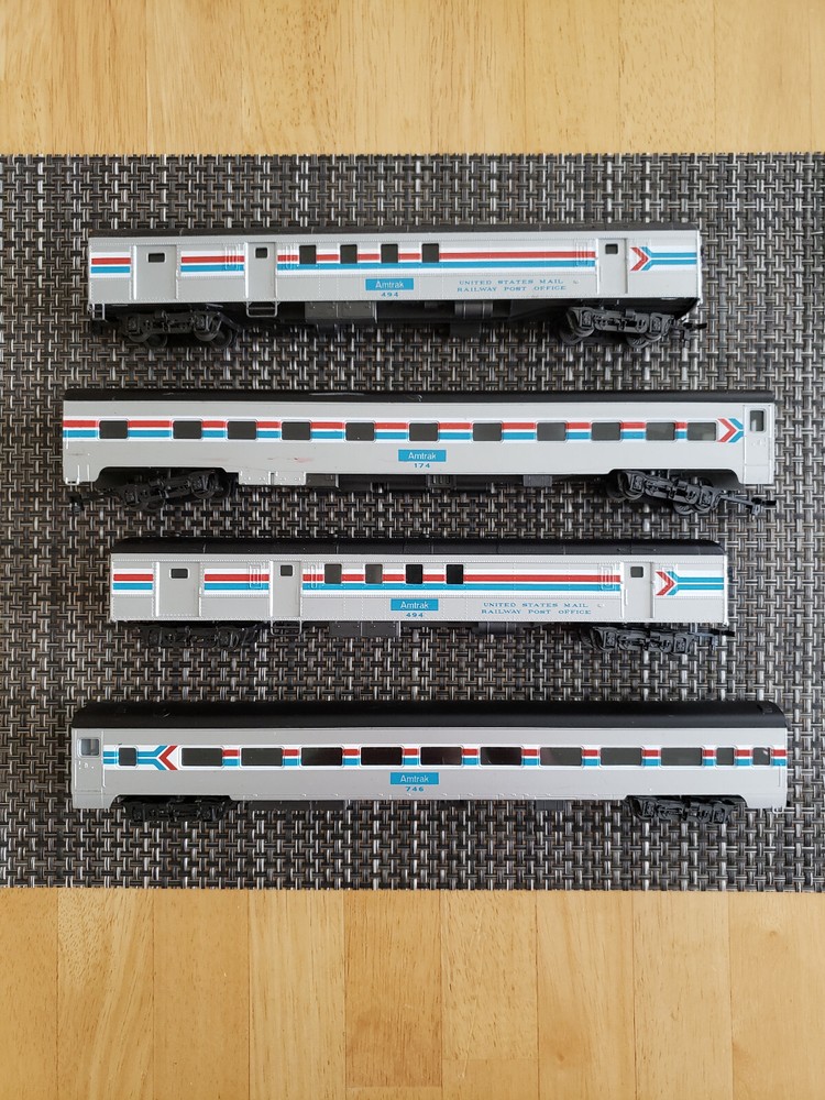 Vintage HO scale Rivarossi Set of 4 Amtrak Passenger Coaches
