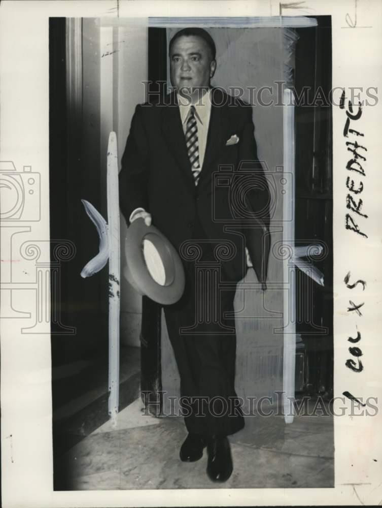 1954 Press Photo FBI Director J Edgar Hoover leaving Senate Office Building