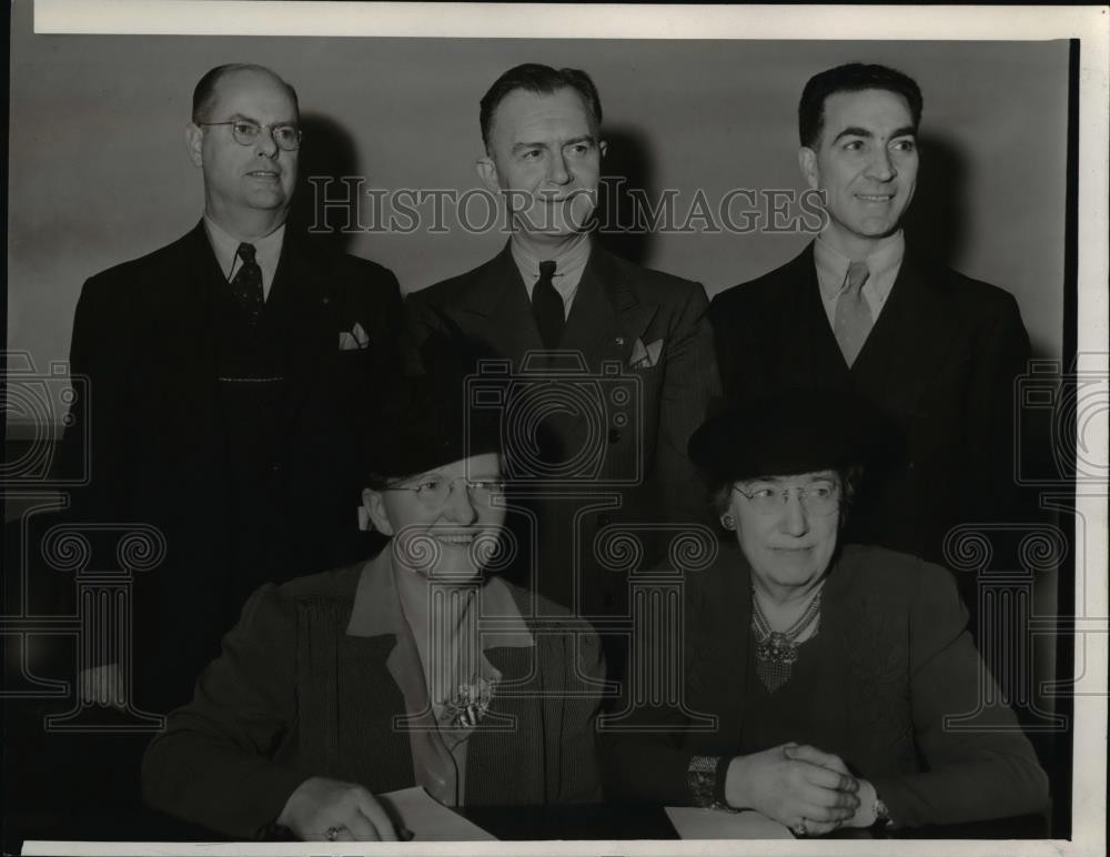 1942 Press Photo The School Principals and Rep of Business Dept of Cleveland