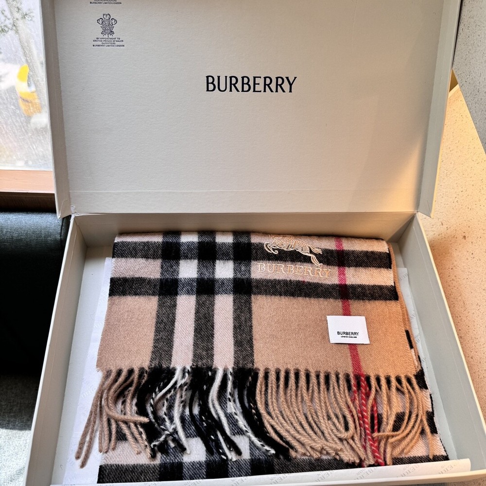 Burberry camel brown plaid scarf size 180 x 35cm