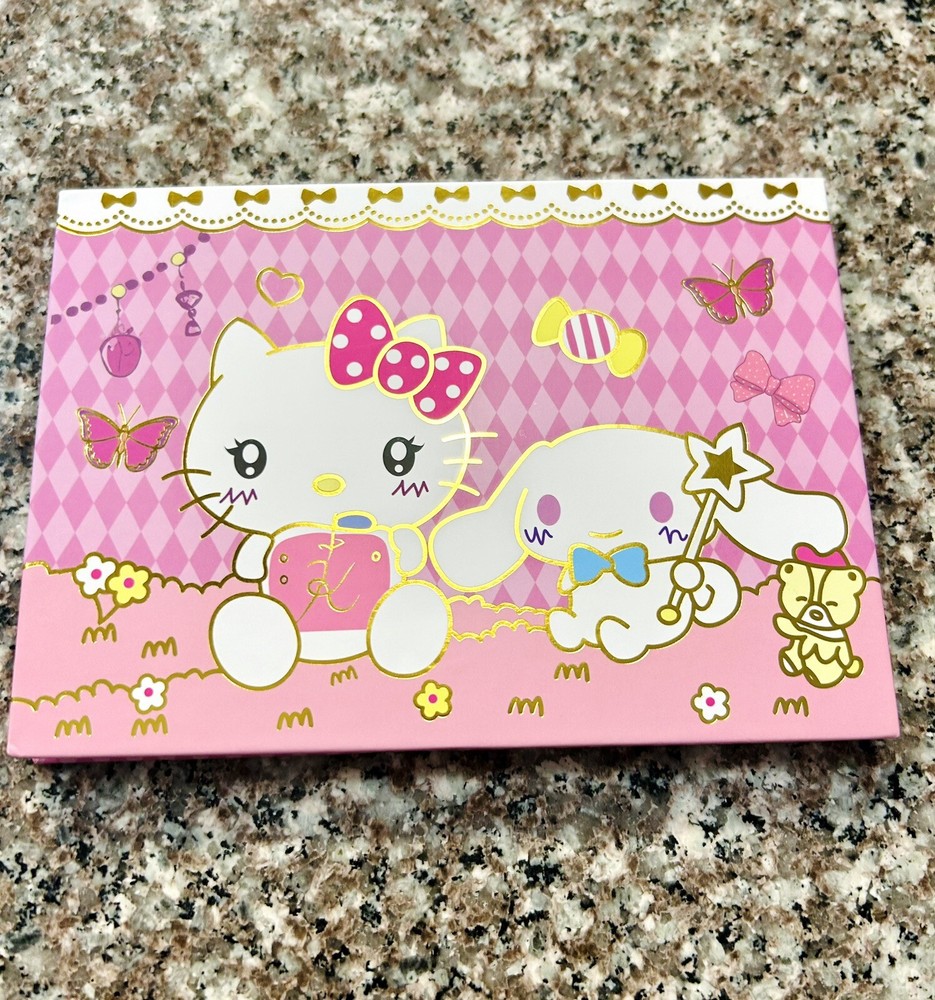 Hello Kitty & Cinnamoroll Blush And Highlight Palette