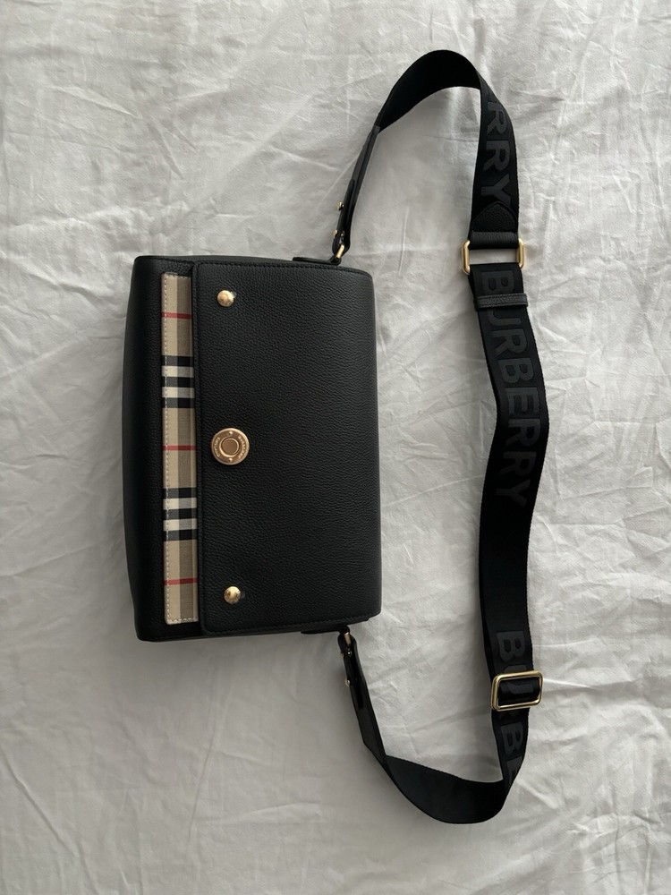 Burberry Women’s Crossbody 8021110 Black LL MD NOTE  Newarticle
