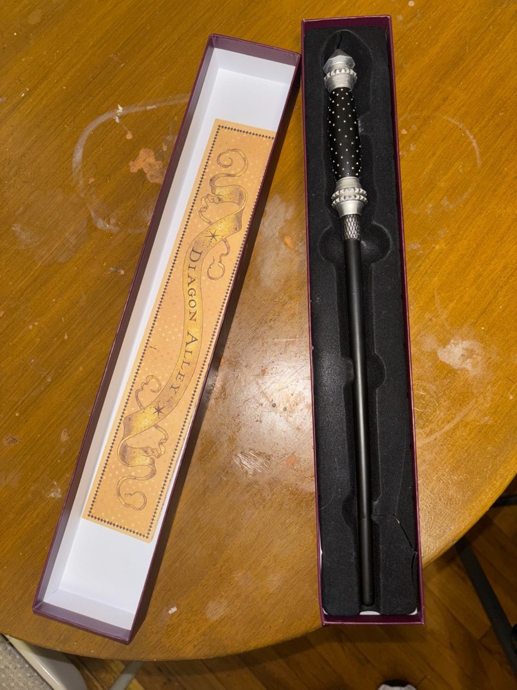 Harry Potter Narcissa Malfoy Collectible Wand with Box from Universal Studios