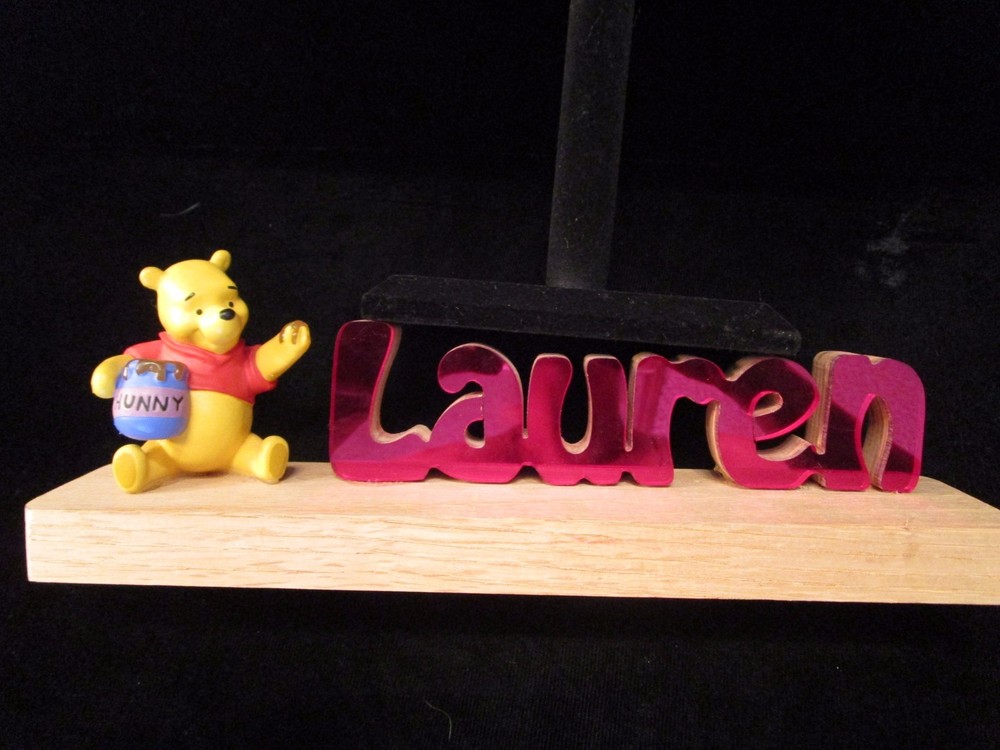 LAUREN NAME PLAQUE Disney POOH red & wood desk dresser sign APPLAUSE usa seller