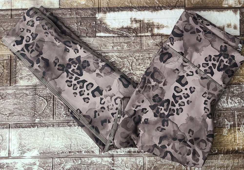 Reebok Womans speedwick ankle length workout leggings leopard print Size Small