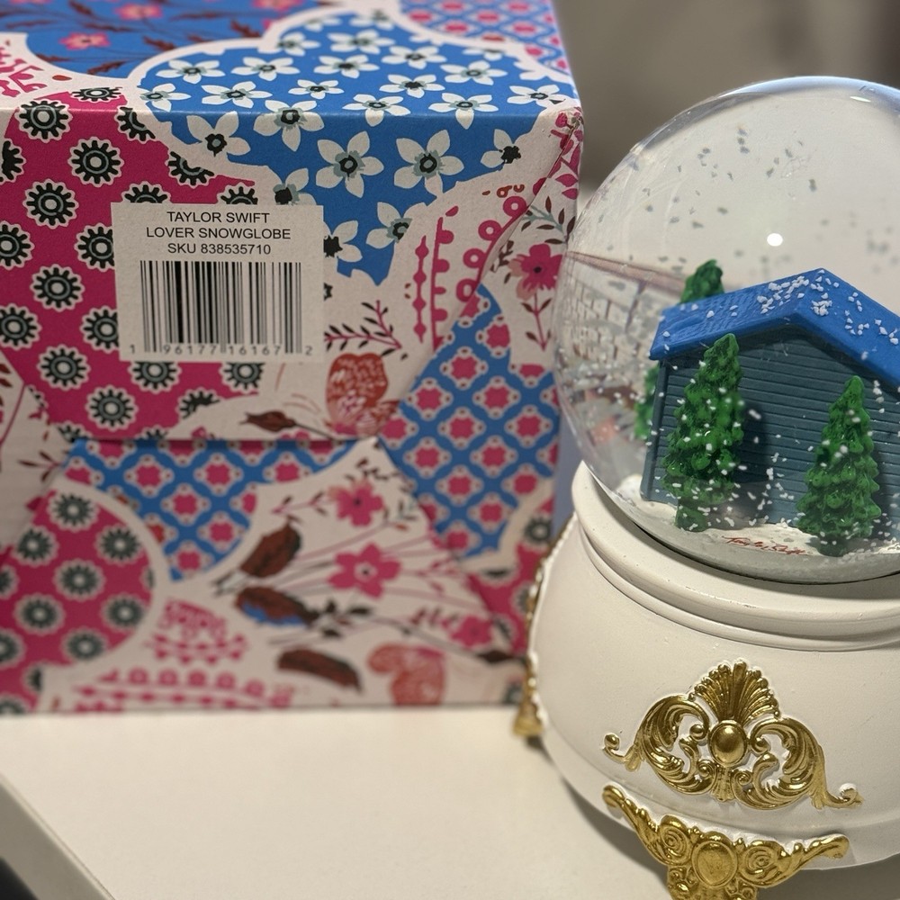 Taylor Swift Lover House Snow Globe-Official Merch–New in Box–Rare 2023