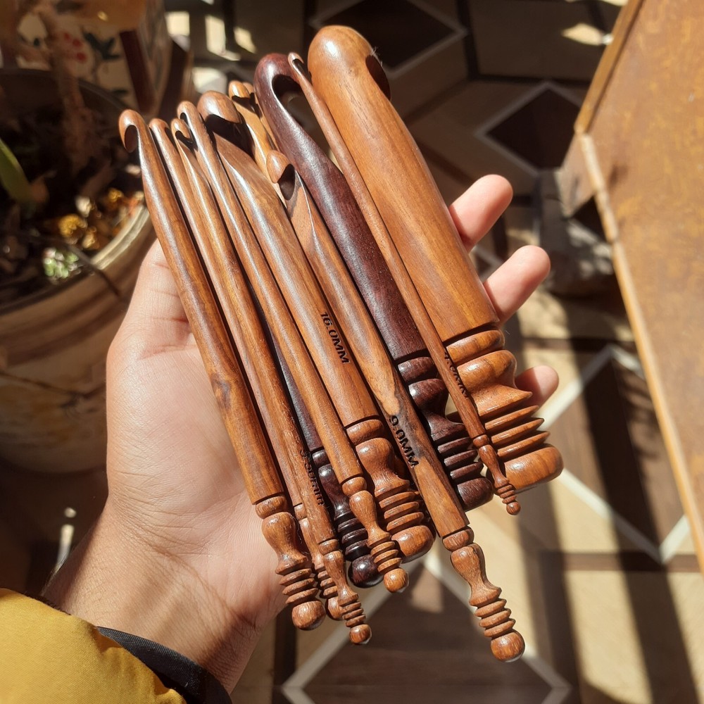 Rosewood Set of 15 Wooden Yarn Crochet Hooks Needles Soft Handle Sizes 3.5 to 25