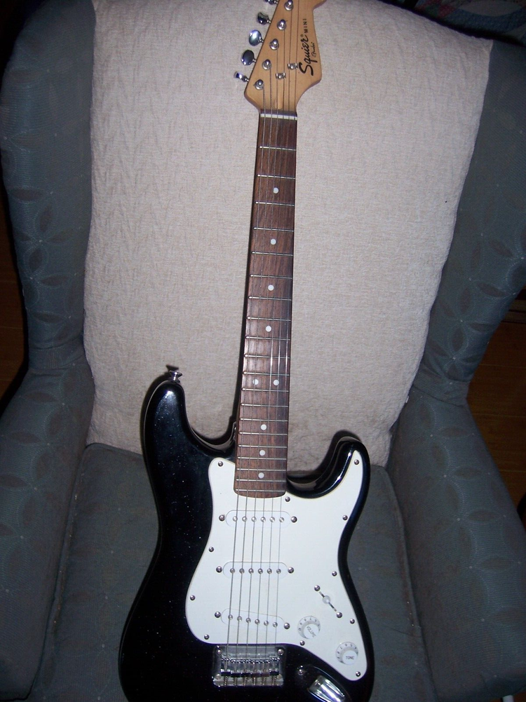 Squier by Fender Mini  Beginner Electric Guitar 6-String Black/White