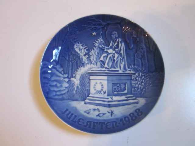 Bing & Grondahl 1988 Christmas Plate Hans Christian Andersen in Kings Garden
