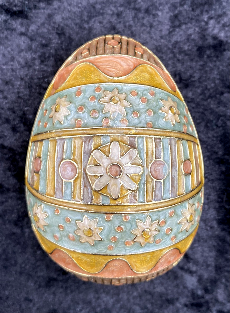 Vintage Fabergé-Style Pastel Gold Enamel Egg Trinket Box with Magnetic Closure