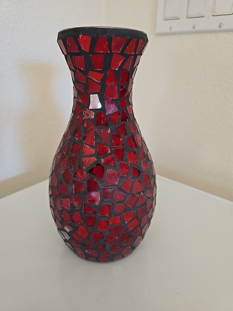 Elegant 9-Inch Red Stained Glass Vase 5-Inch Wide