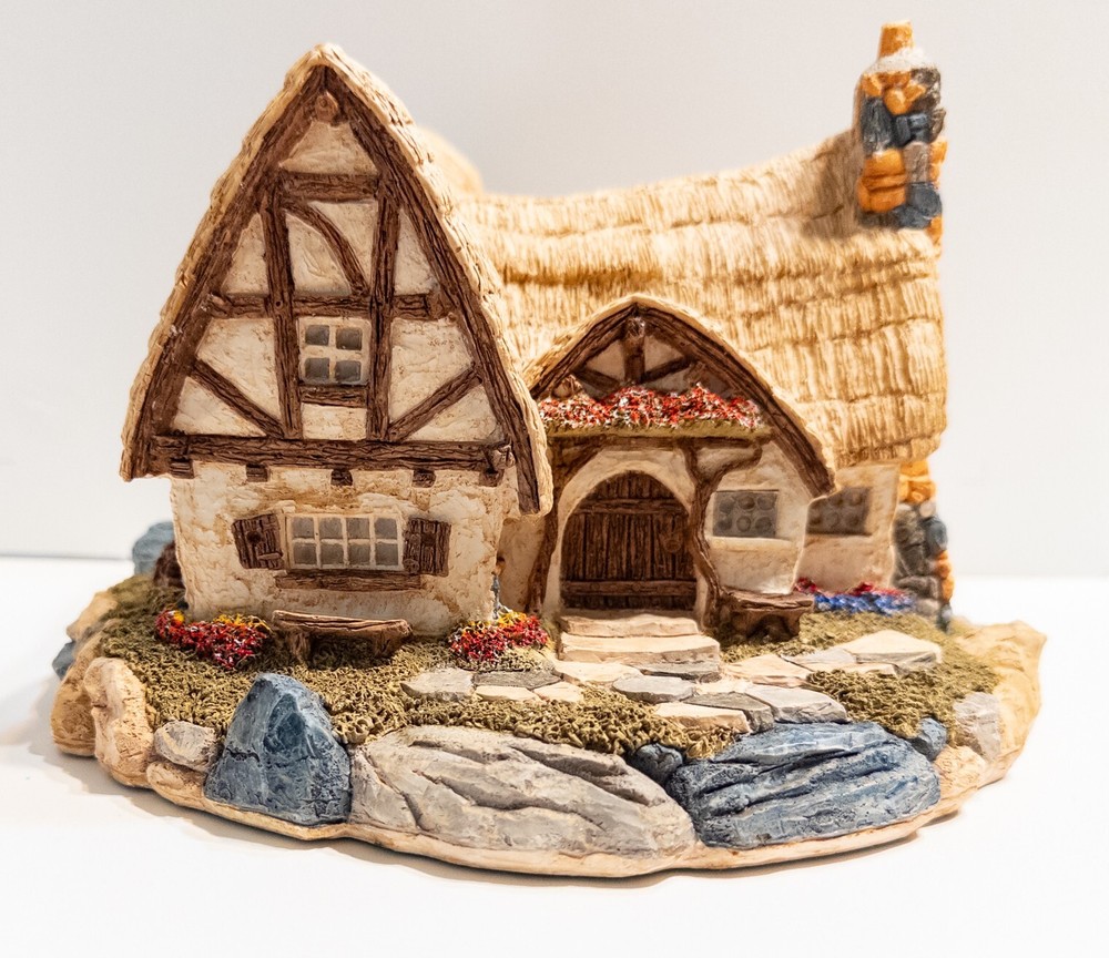 Disney Seven Dwarfs Cottage 50th Anniversary Boxed VGC Lilliput Lane