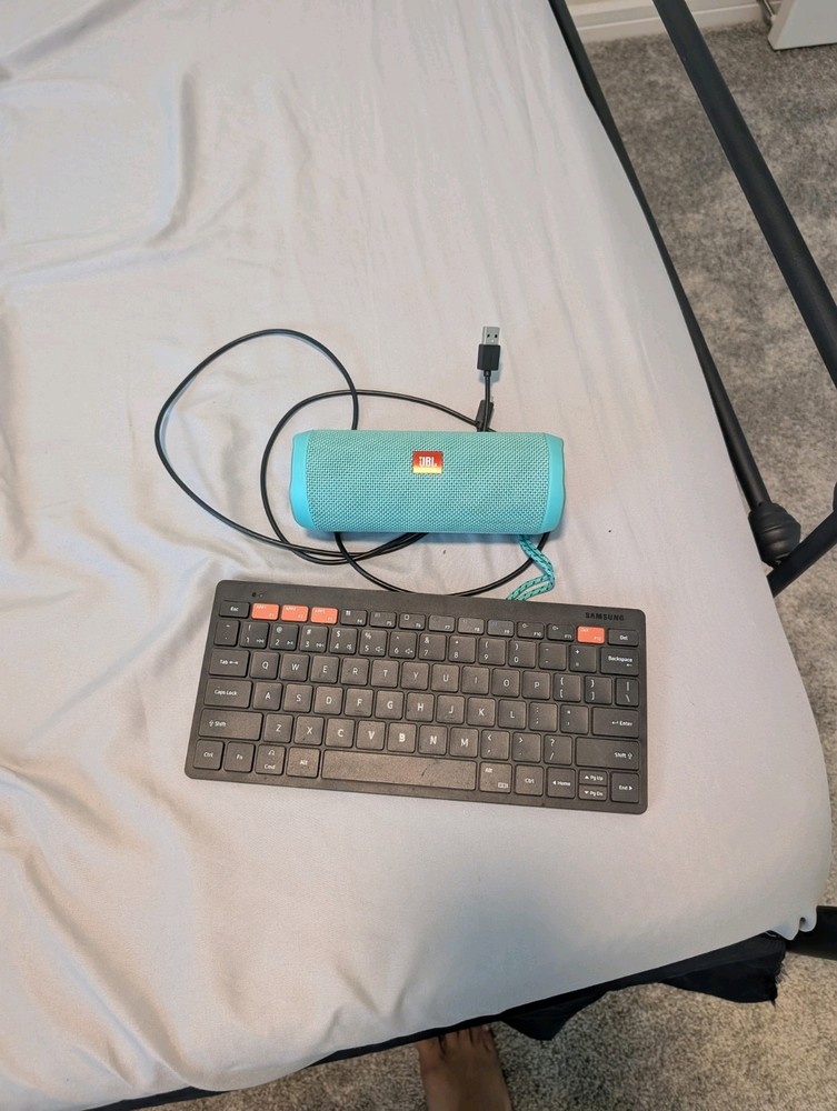 JBL Flip 4 Portable Speaker with Samsung Bluetooth Keyboard