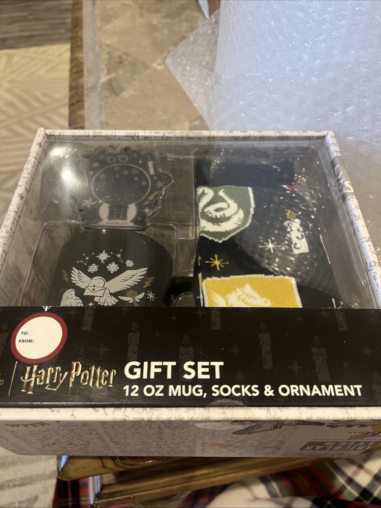 Harry Potter 3 Piece Gift Set. Coffee Mug , Socks And Ornament. ￼New