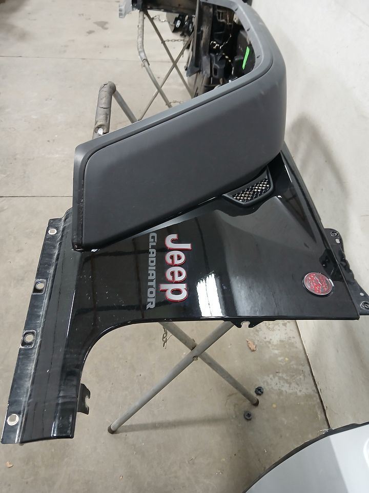 Driver Fender 2 Piece Design Fender Flare Opt MM2 Fits 18-20 WRANGLER 2948493