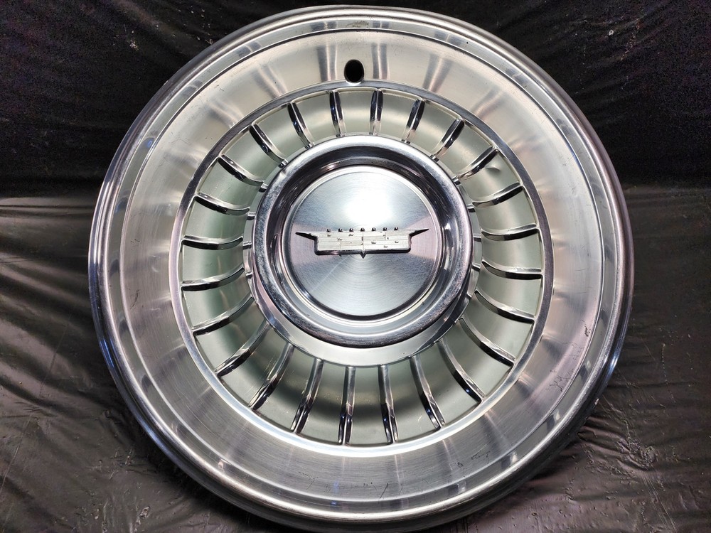 1961 (1) Original CADILLAC DeVille Fleetwood Wheel Cover Hubcap OEM 60s Green OE