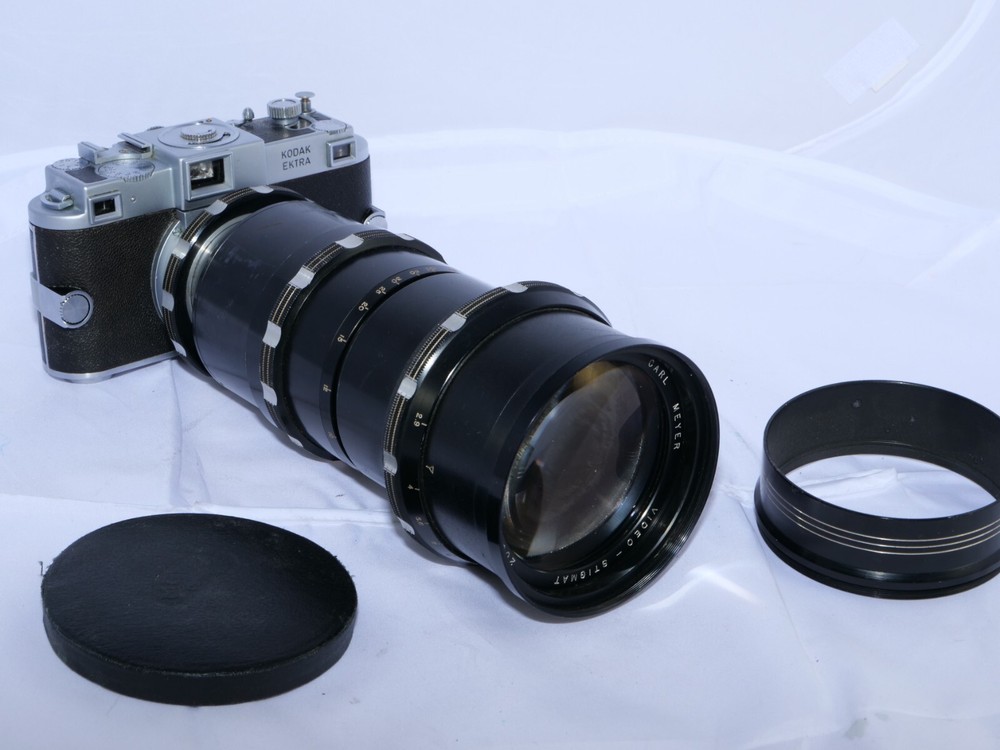 Carl Meyer Video-Stigmat 200mm f2.9 telephoto Lens. Kodak EKTRA mount. Hood. Cap
